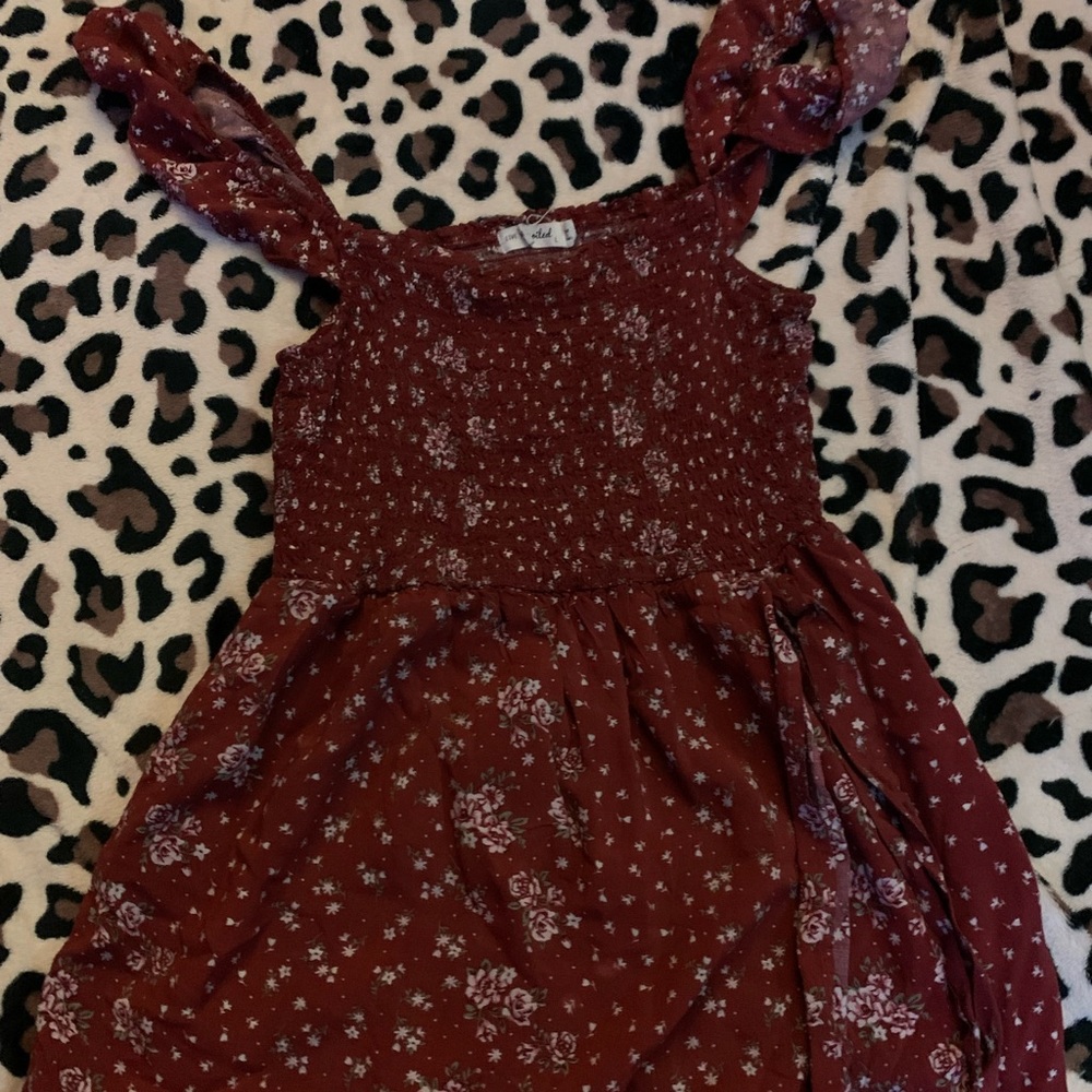 This is a romper that I’ve only worn to a birthday party.It is very comfortable!